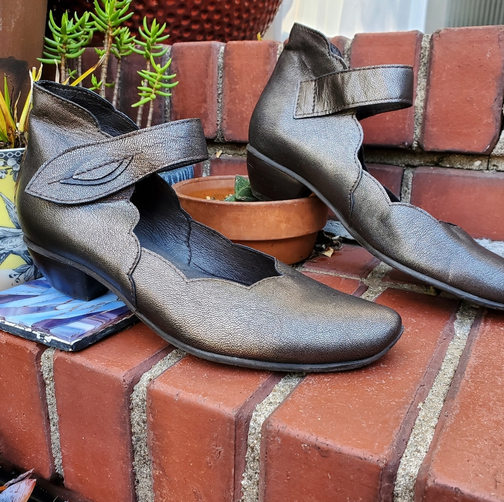 Cute Unique Mary Jane Shoes by Fidji size 38 or 7.5